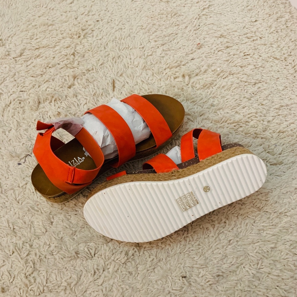 Sandal - Picture 3 of 4